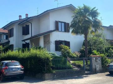 Villetta bifamiliare in vendita di 165 m² in Via Vezzani