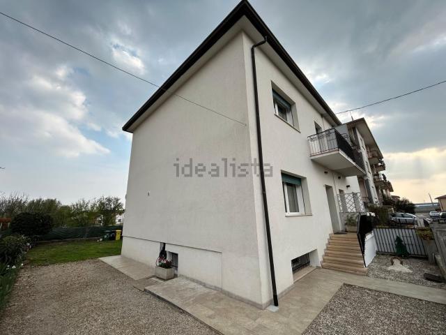Villetta bifamiliare in vendita di 165 m² in Via Asiago, 14