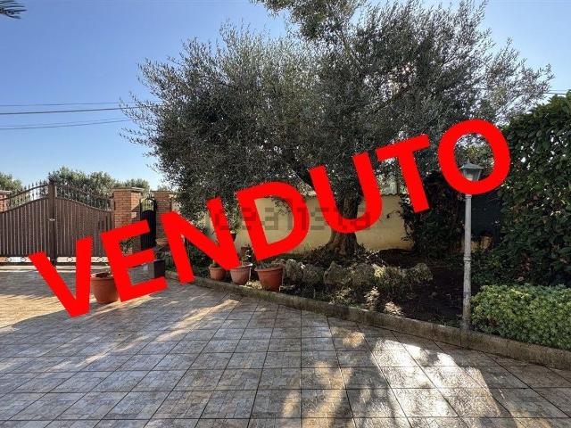 Villetta bifamiliare in vendita di 165 m² in Via Apollo, 9