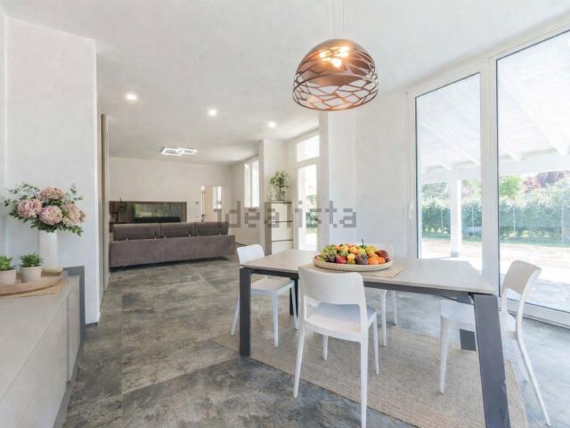 Villetta bifamiliare in vendita di 165 m² in Via Boschi, 71