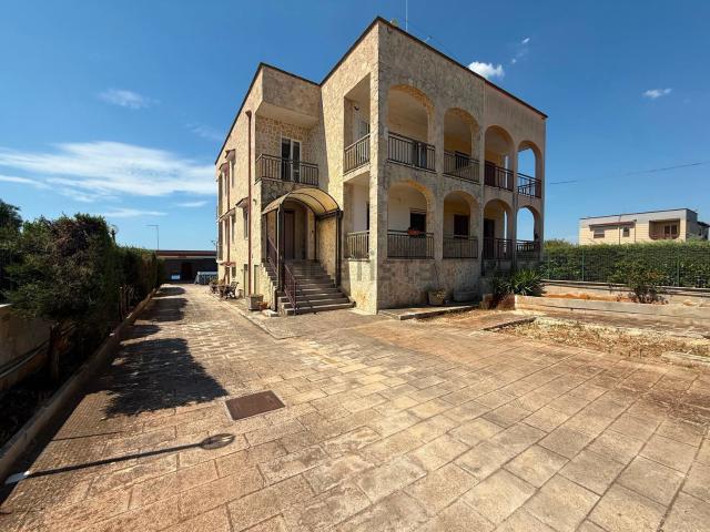 Villetta bifamiliare in vendita di 165 m² in Via Buzzacchino, 51