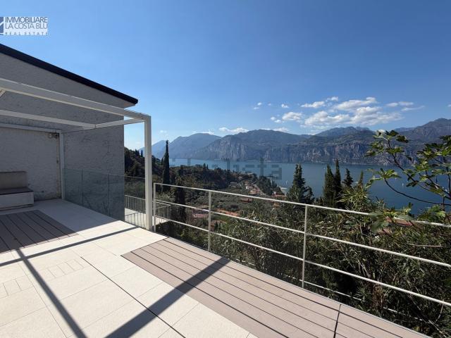 Villetta bifamiliare in vendita di 165 m² in Via Colombere
