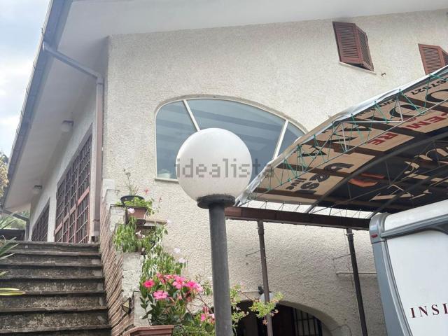 Villetta bifamiliare in vendita di 165 m² in Via Delle Ginestre