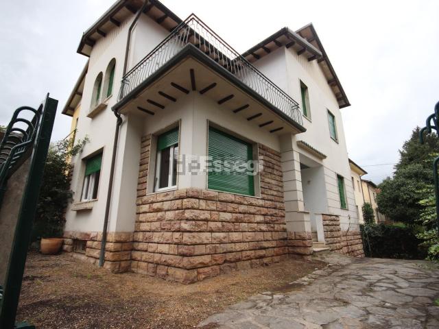Villetta bifamiliare in vendita di 165 m² in Via dello Stadio, 162