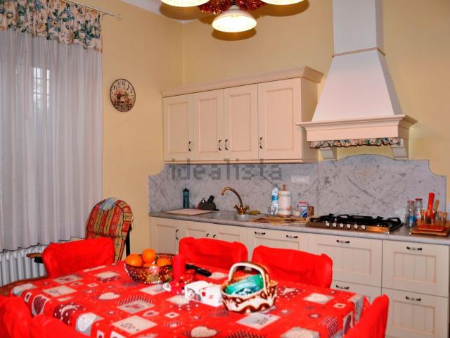Villetta bifamiliare in vendita di 165 m² in Via Fossone