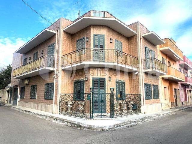 Villetta bifamiliare in vendita di 165 m² in Via Gaetano Salvemini, 3