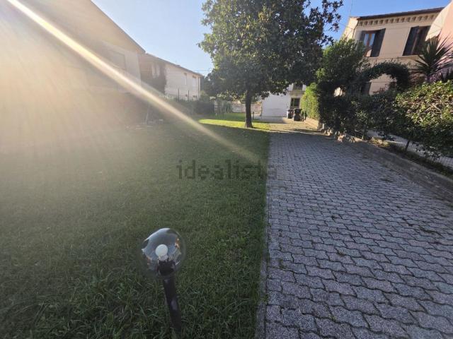Villetta bifamiliare in vendita di 265 m² in Via Luigi Pierobon