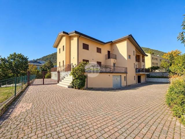 Villetta bifamiliare in vendita di 165 m² in Via Madonna Fore, 16