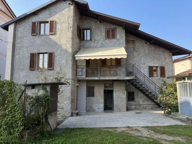 Villetta bifamiliare in vendita di 165 m² in Via Nazionale