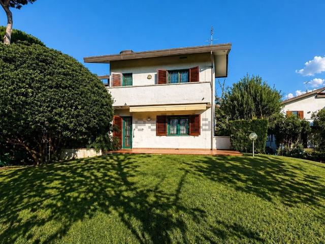 Villetta bifamiliare in vendita di 165 m² in Via Padre Ignazio da Carrara, 41
