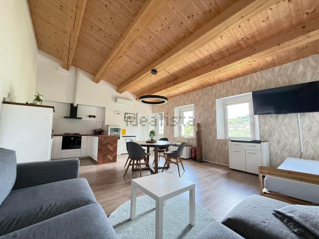 Villetta bifamiliare in vendita di 165 m² in Via Peschiere