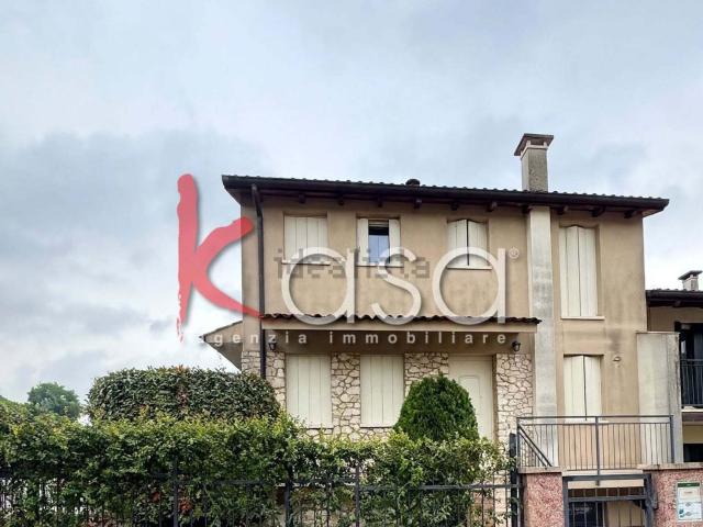 Villetta bifamiliare in vendita di 165 m² in Via Piovene