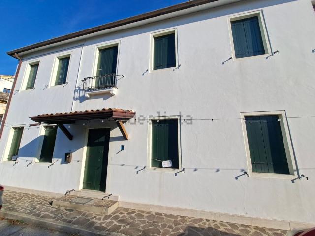 Villetta bifamiliare in vendita di 165 m² in Via Riscossa, 6
