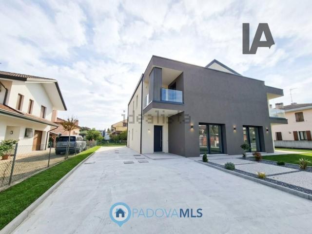 Villetta bifamiliare in vendita di 165 m² in Via Sant&apos Andrea