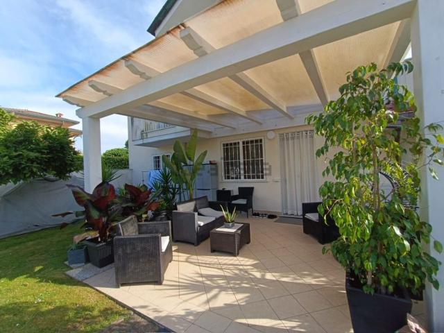 Villetta bifamiliare in vendita di 165 m² in Viale Marina