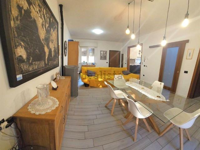 Villetta bifamiliare in vendita di 165 m² in Viale Europa, 3