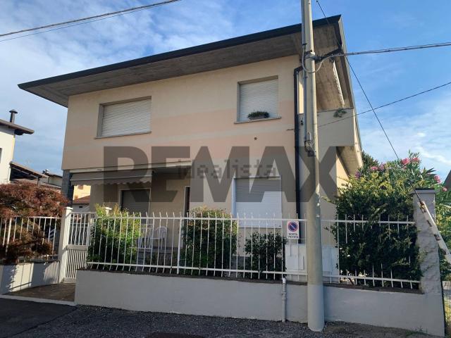 Villetta bifamiliare in vendita di 165 m²