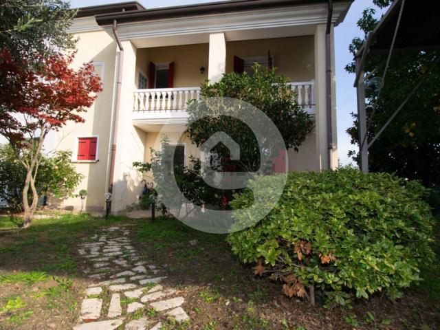 Villetta bifamiliare in vendita di 165 m²