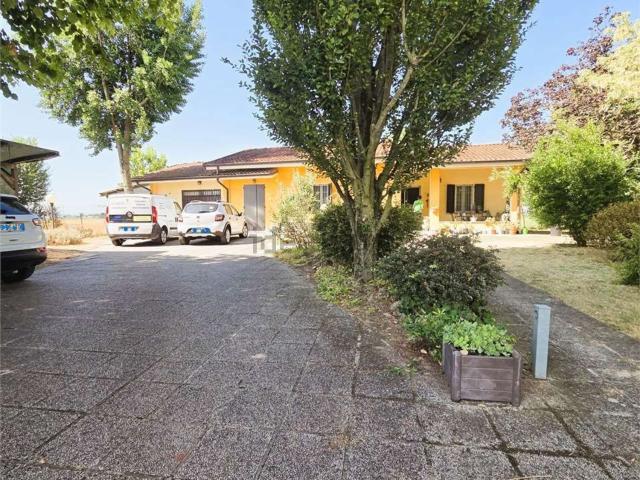 Villetta bifamiliare in vendita di 166 m² in Via Verdeta