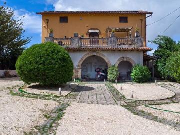 Villetta bifamiliare in vendita di 166 m² in Via dei 3 Casali