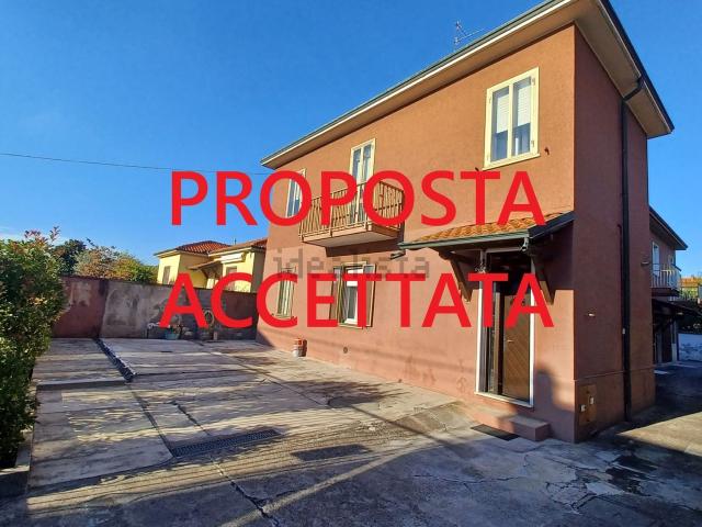 Villetta bifamiliare in vendita di 166 m² in Via Don Gilardi, 14