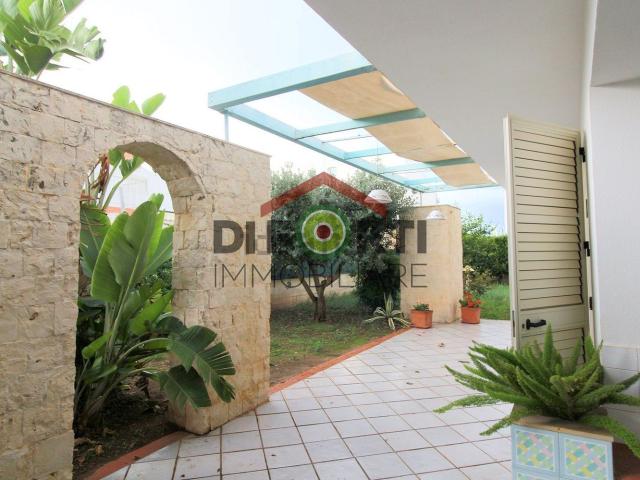 Villetta bifamiliare in vendita di 168 m² in Via Terminillo, 33