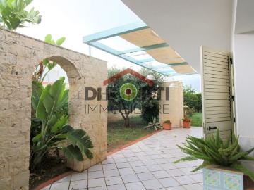 Villetta bifamiliare in vendita di 168 m² in Via Terminillo, 33