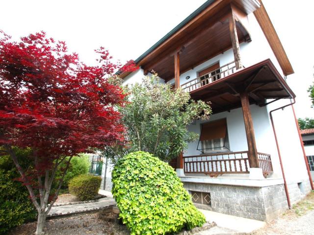 Villetta bifamiliare in vendita di 168 m² in Via Dante Alighieri