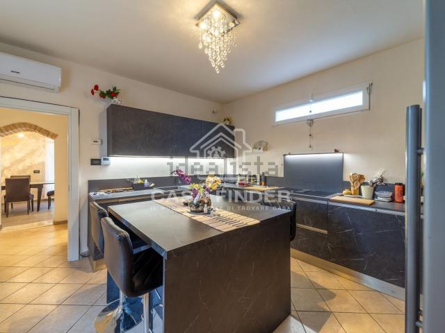 Villetta bifamiliare in vendita di 168 m² in Via Martiri della Libertà