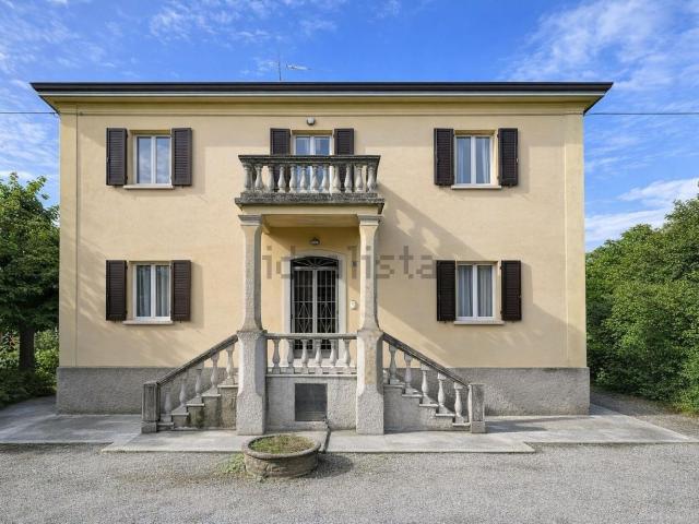 Villetta bifamiliare in vendita di 168 m² in Via Persiceto, 25