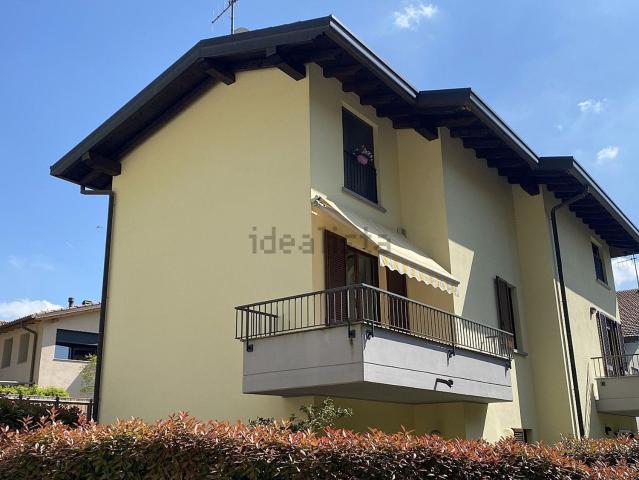 Villetta bifamiliare in vendita di 168 m² in Via Salvadonica