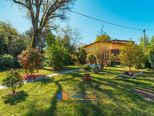 Villetta bifamiliare in vendita di 168 m² in Via Stradella, 12