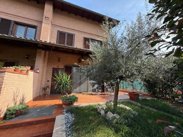 Villetta bifamiliare in vendita di 169 m² in Via A.Moro, 20