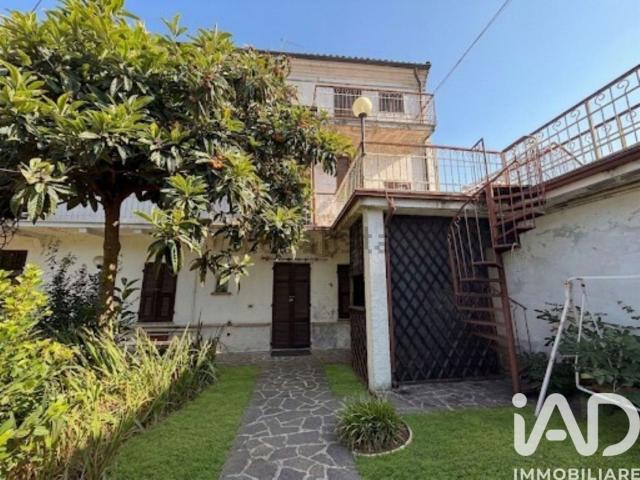 Villetta bifamiliare in vendita di 169 m² in Via Carezzano