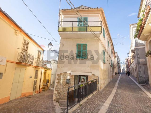 Villetta bifamiliare in vendita di 169 m² in Via Dante Alighieri, 11