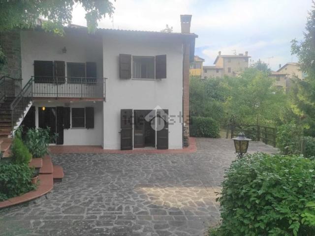 Villetta bifamiliare in vendita di 169 m² in Via della Chiesa, 39
