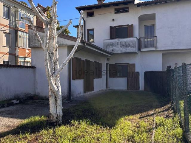 Villetta bifamiliare in vendita di 173 m² in Via Udine, 24