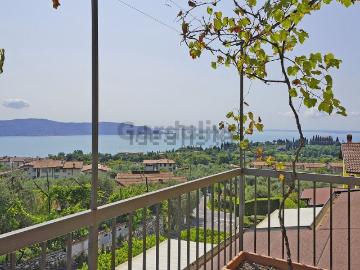 Villetta bifamiliare in vendita di 173 m² in Via Folino Cabiana, 74