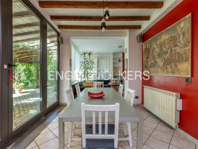 Villetta bifamiliare in vendita di 173 m² in Via Frascati