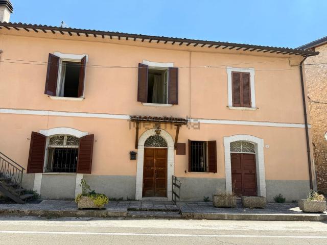Villetta bifamiliare in vendita di 170 m² in Frazione Strettura, 18