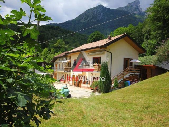 Villetta bifamiliare in vendita di 170 m² in Località Alconis