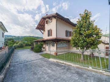 Villetta bifamiliare in vendita di 170 m² in Strada Comunale Giacomo Matteotti, 1829