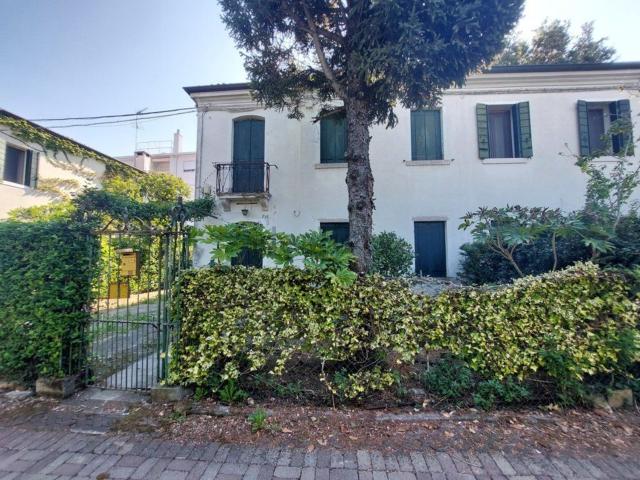 Villetta bifamiliare in vendita di 170 m² in Vicolo Felisati