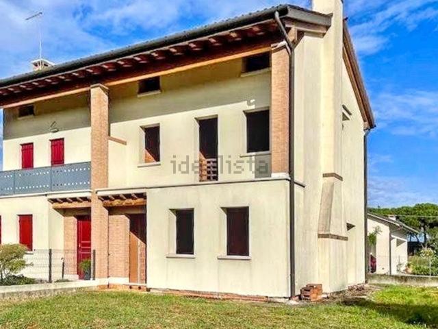 Villetta bifamiliare in vendita di 170 m² in Via Trentino