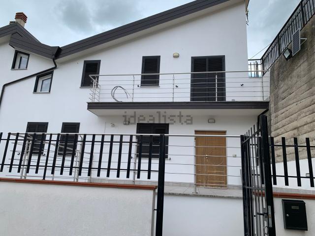 Villetta bifamiliare in vendita di 170 m² in Via Alessandro Pertini, 4