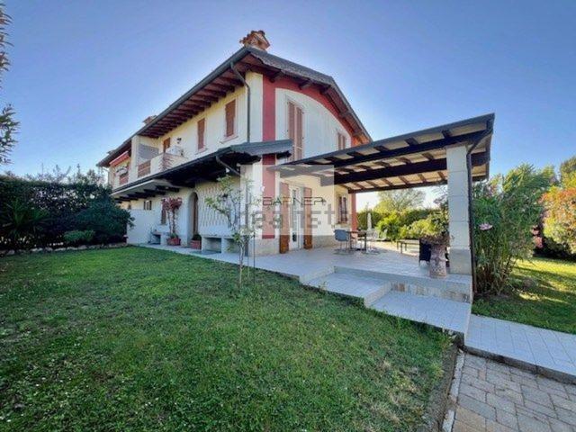 Villetta bifamiliare in vendita di 170 m² in Via Brasile, 13