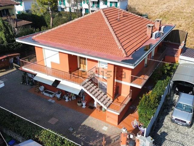 Villetta bifamiliare in vendita di 342 m² in Via Domenico Minelli, 27