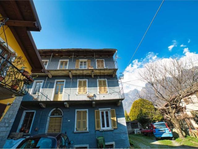 Villetta bifamiliare in vendita di 170 m² in Via Edmondo Rossi