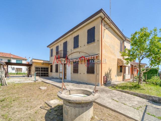 Villetta bifamiliare in vendita di 170 m² in Via G. Donizetti