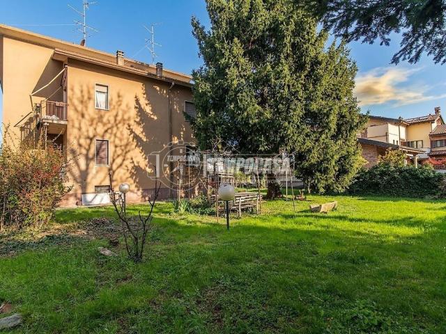 Villetta bifamiliare in vendita di 255 m² in Via Giosuè Carducci, 16